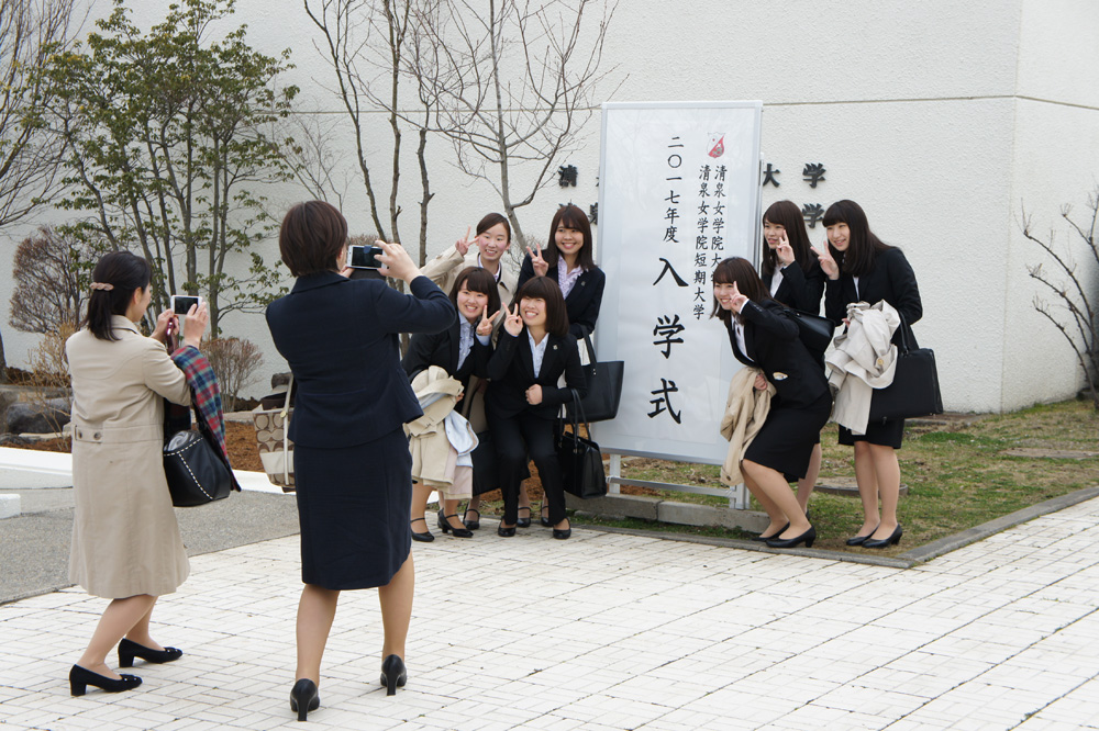 17年度 入学式を開催しました Info Topics 清泉女学院大学 清泉女学院短期大学