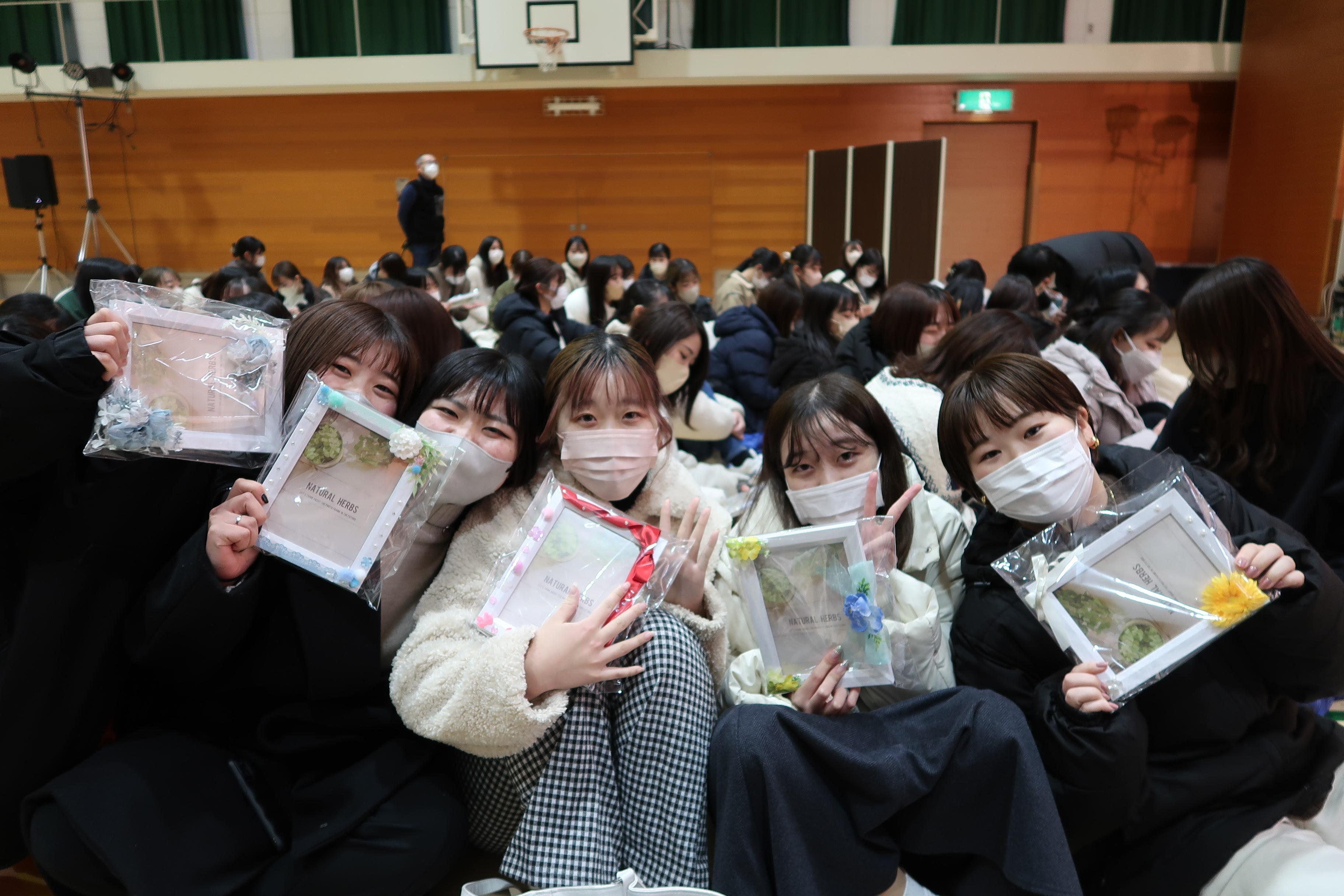 ⑤2年生を送る会（プレゼント）.JPG